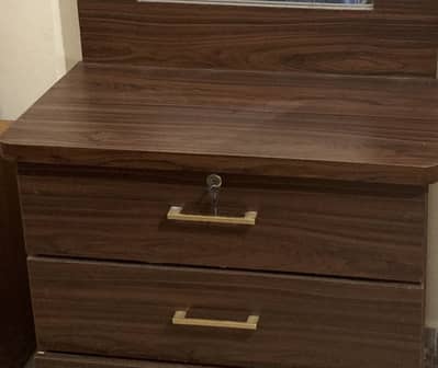 Dressing table wooden with mirror