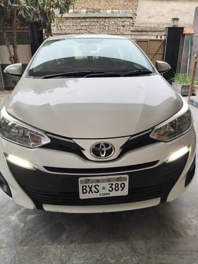 Toyota Yaris 2022 ( like new )