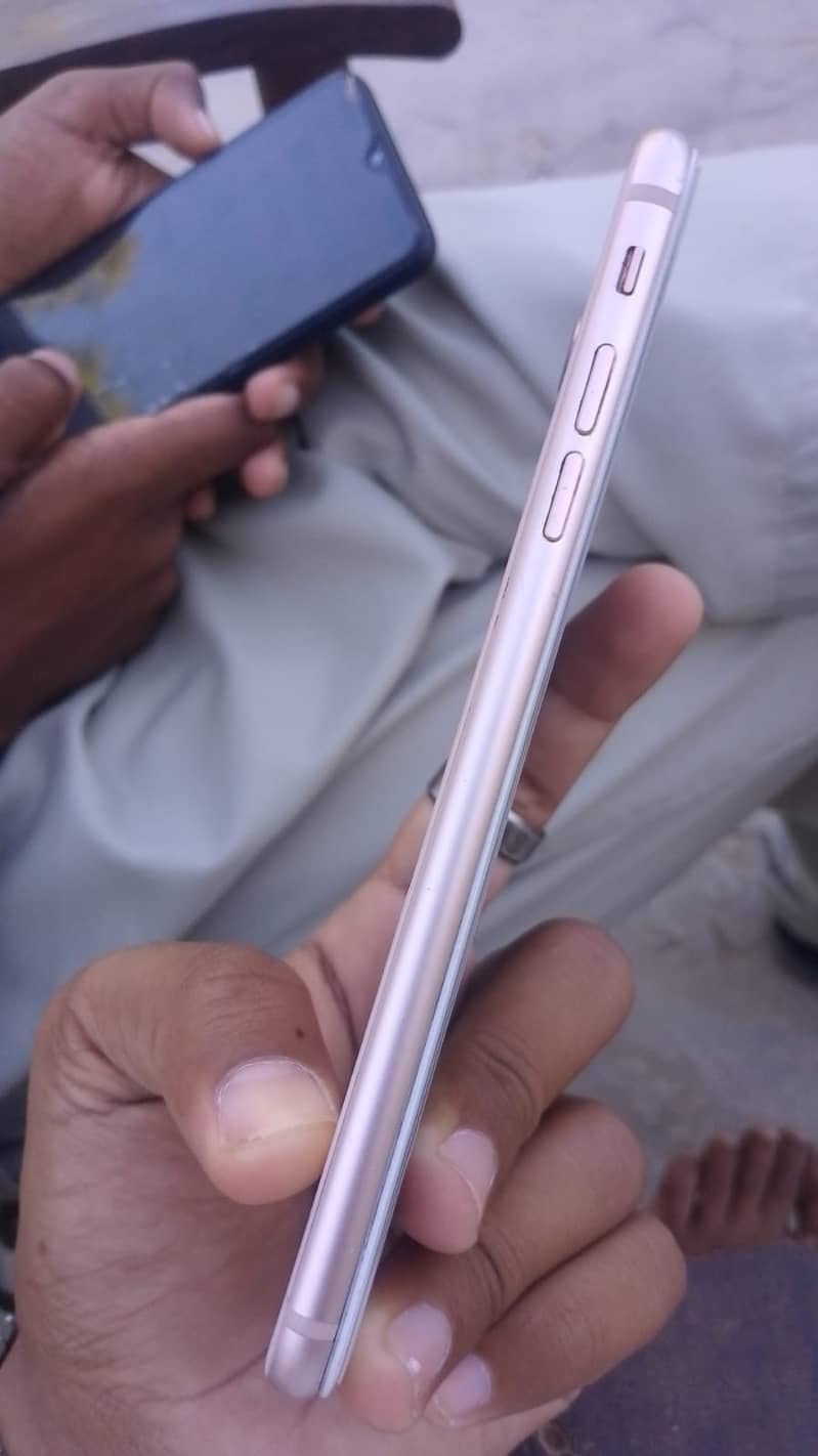 Apple iPhone 8 Plus 3