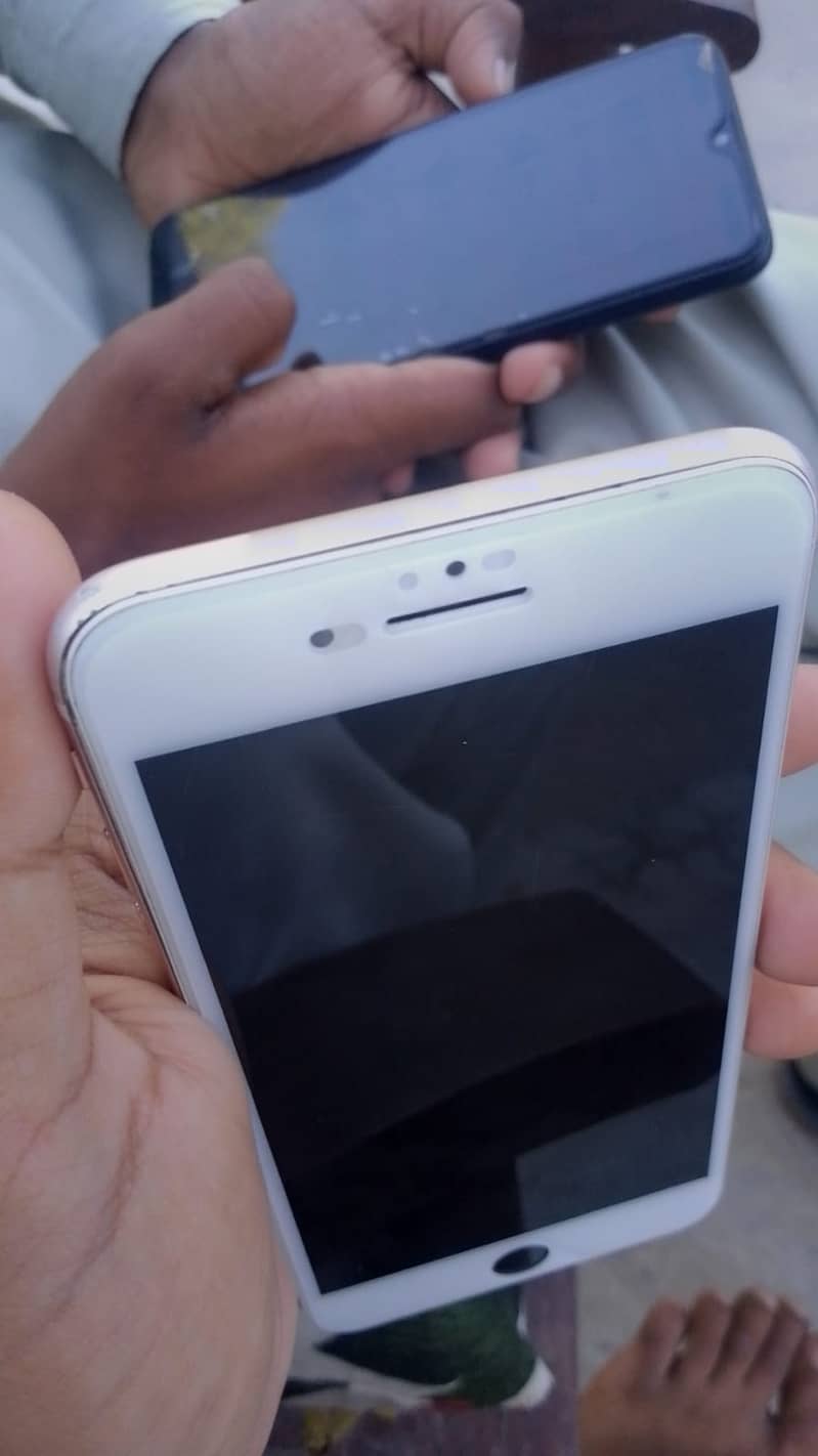 Apple iPhone 8 Plus 4