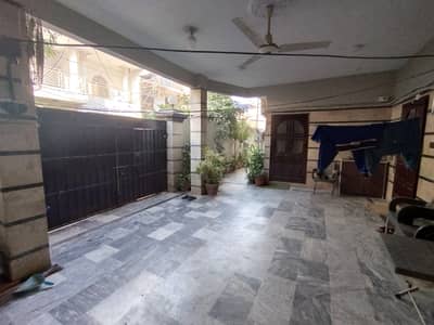 WELL MAINTAINED 375SQYD HOUSE FOR SALE