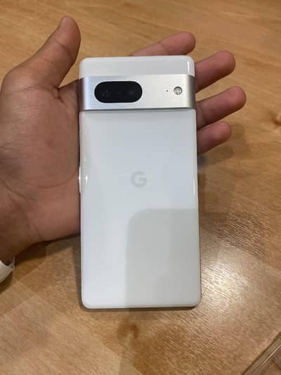 pixel 7 for sale in good condition with charger
