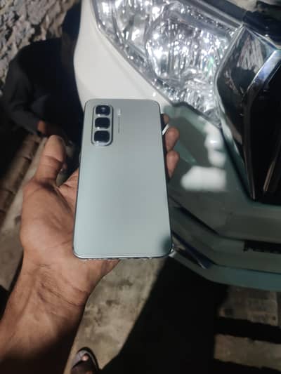 Infinix hot 50 pro 8 256 7  mah guaranty available