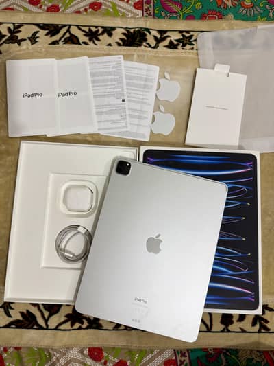 IPad Pro M2 12.9 6th gen Complete Box