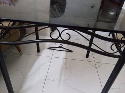 user dinning table for sale with four chairs in low price.