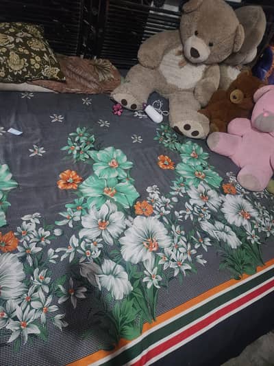 IRON BED 6.6. 5 INCHES LARGE SIZE BED WITOUT MATTRES