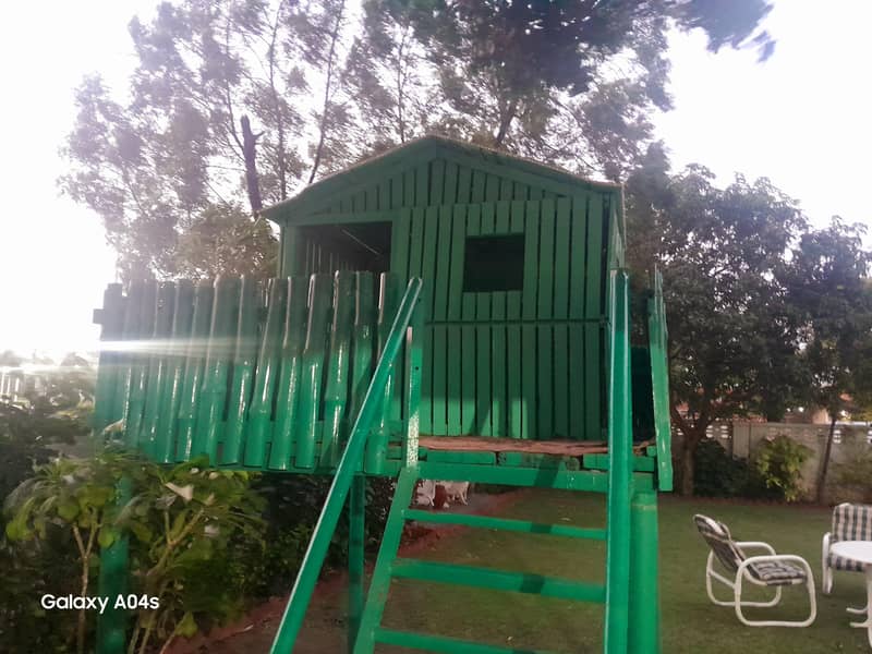 Tree house 0