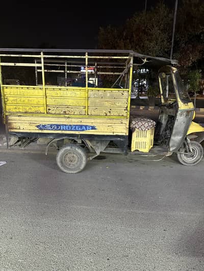 Rozgar rickshaw loader