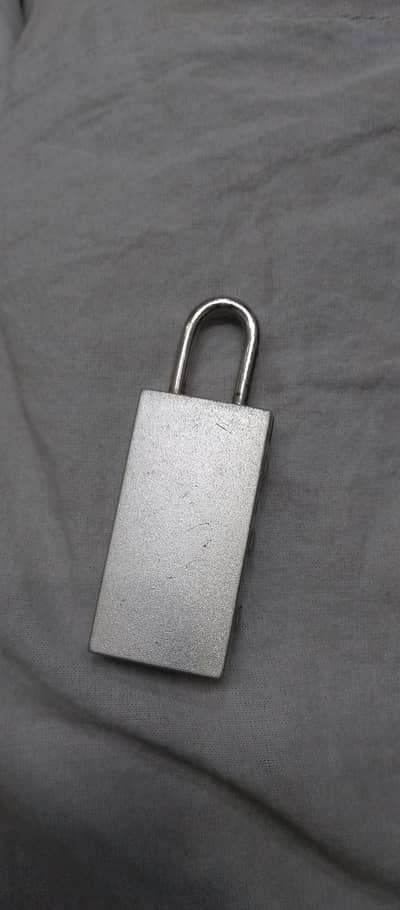3 digit code padlock
