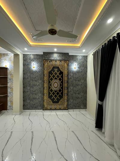 30 MARLA UPPER PORTION AVAILABLE FOR RENT