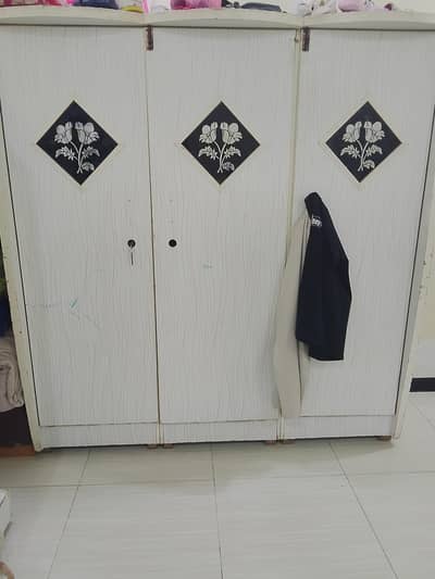 bed room set 4pcs for urgent sale need money