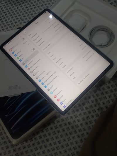 Ipad pro M2 128 with box