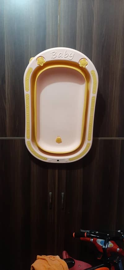 kids bath tub , hanging option on wall