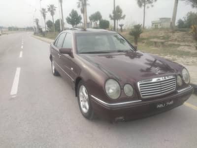 Mercedes Benz E230. Sunroof Varient.