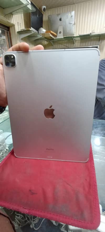 iPad 6th Gen M2Pro 13" | 8GB RAM | 128GB Storage | Excellent Condition