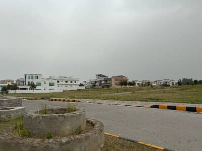 30x60 RESIDENCTIAL PLOT FOR SALE IN F-17