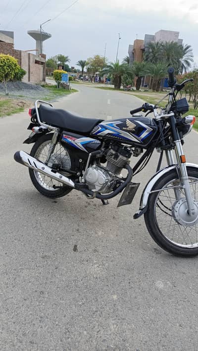 Honda 125 neat & clean