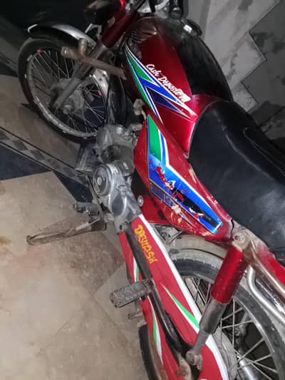 CD Honda 70 2013 Ghar ke use h all ok h delr hazar plzz door rhy