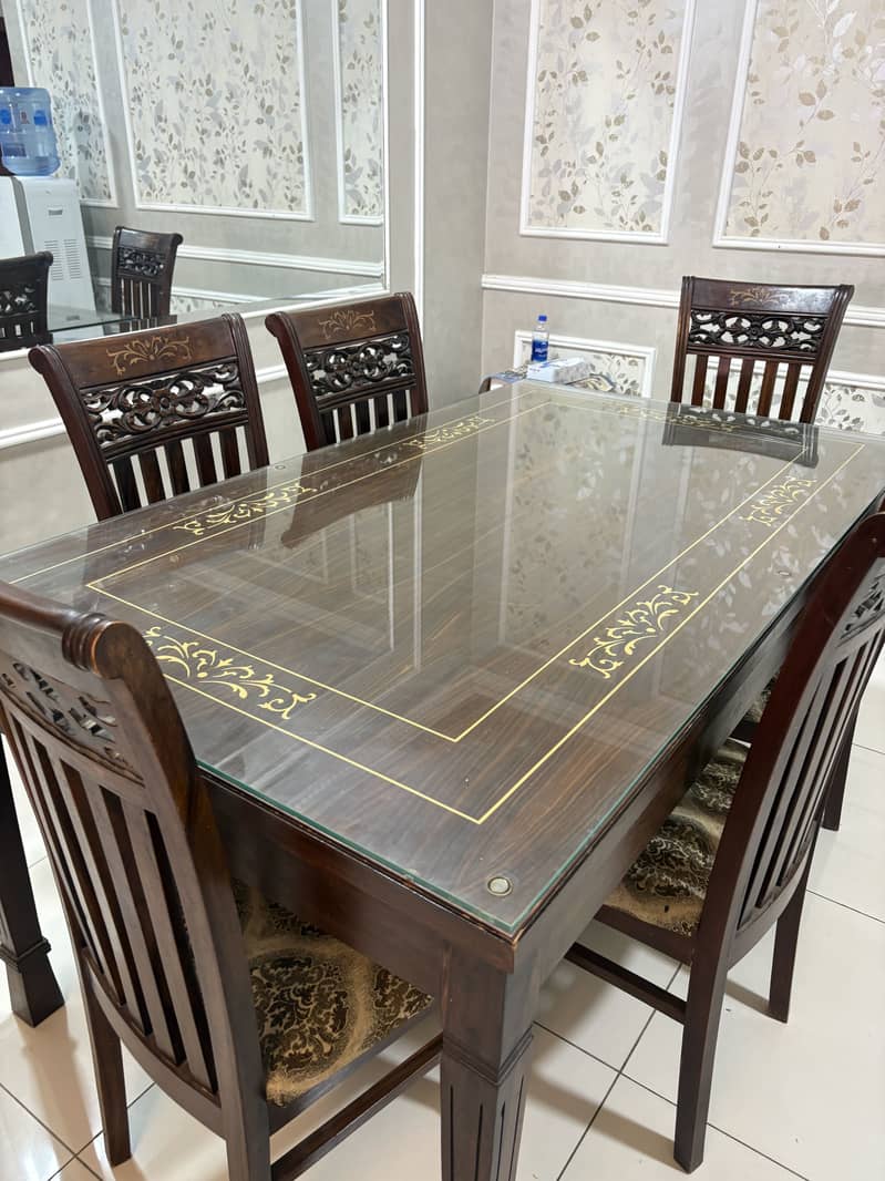 Dining table 0