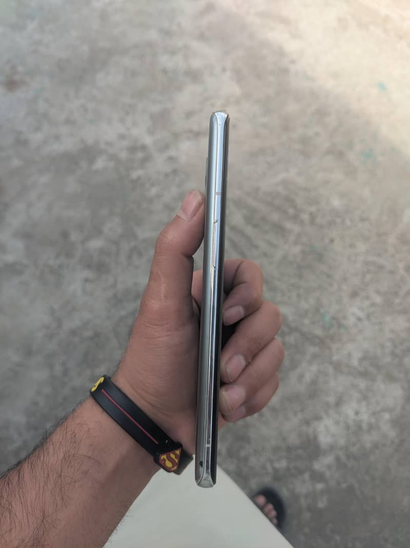 One plus 9 pro 4