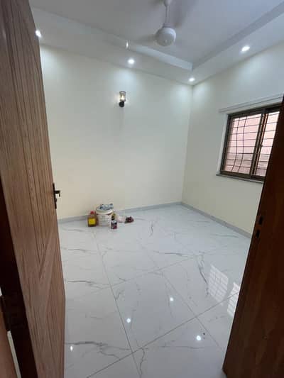 10 MARLA UPPER PORTION AVAILABLE FOR RENT