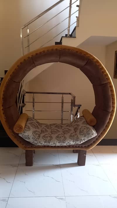 round sofa