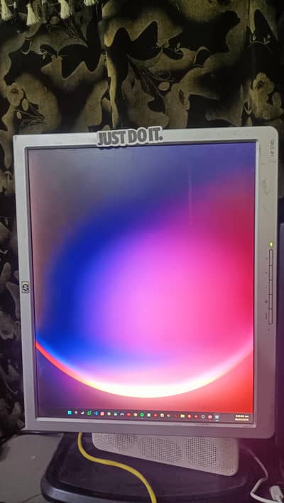 HP 1740 monitor hd 17inch negotiable