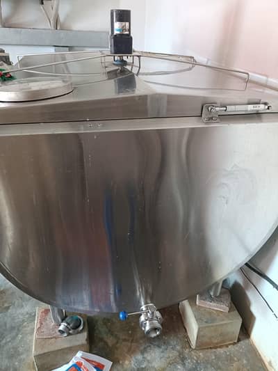 chillar 3 phase 1000 litter  or dosra 700 litter good condition