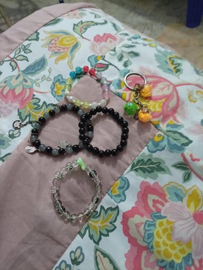 this bracelet is beautiful  and best quality and  cheap price