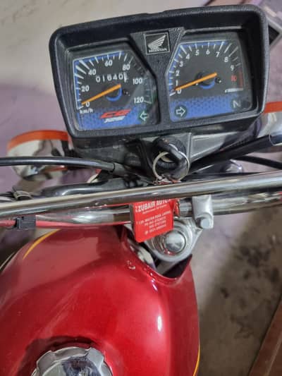 Honda 125 red calars  1600km chala he