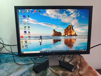Desktop Computer with LCD, Mouse & Keyboard – Ready to Use