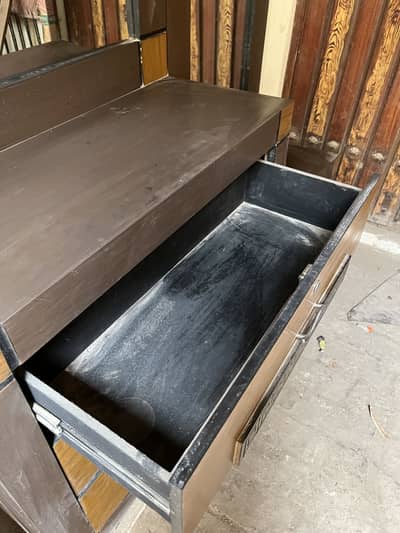 Bed with dressing n side tables