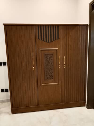 Brand New King Size Walnut Wood  Bedroom full set