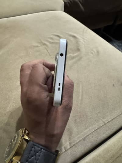 CONDITION 10/8 // 3 gb / 64 gb