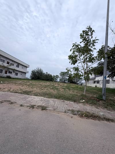 1 Kanal Corner Plot for Sale in DHA Phase 2 Islamabad Sector G | Main Plaza Avenue Double Road | Sun Facing