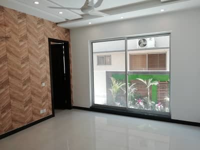 1 0Marla Brand New Design out House Prime Hot For Sala Phase4