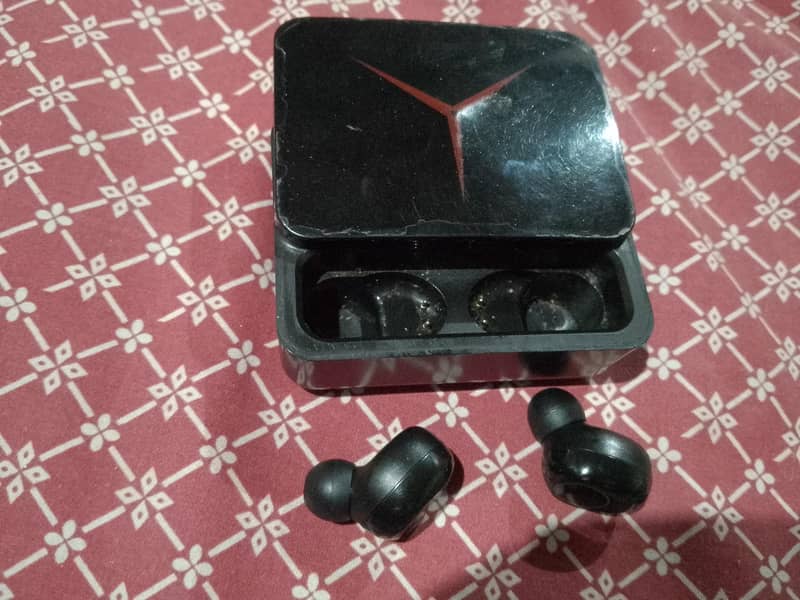 Wireless Bluetooth Headphone. 2