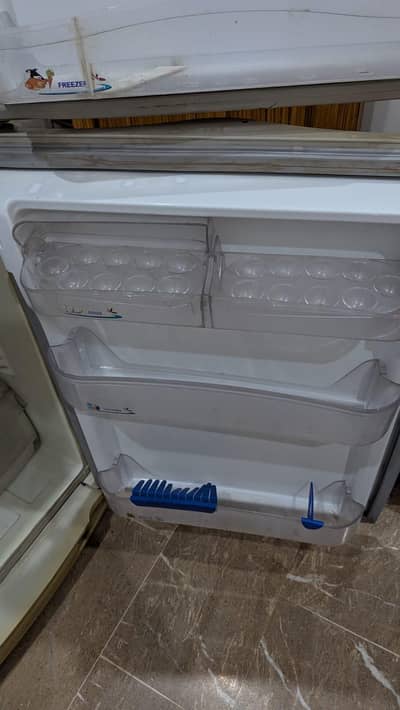 pel 2005 model used refrigerator