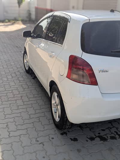 TOYOTA VITZ 2010