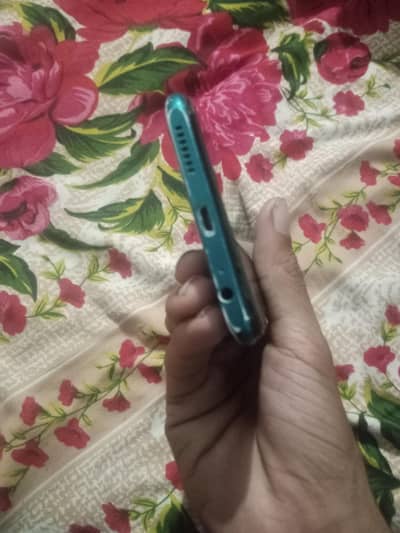 Tecno spark 5 pro  4- 64 gb