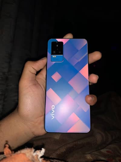 vivo v21e for sale 10/09 condition  just phone And Original Charger