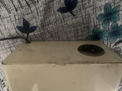 Universal A-16 Automatic Voltage Stabilizer (1600 Watts)