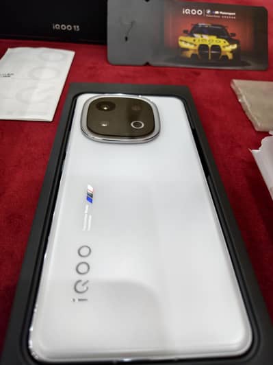 Vivo IQOO 13 BMW Edition