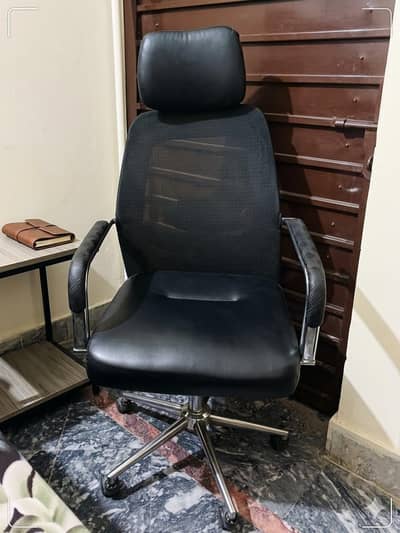 Rolling executive chair