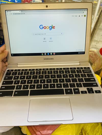 Cheomebook samsung xe500c12 with charger with cover