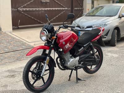 I am selling my Yamaha ybr 125g total genuine condition