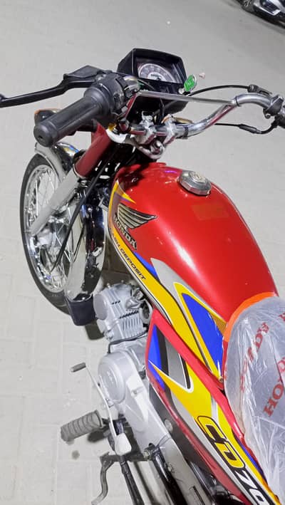 Honda CD-70 2025 model Karachi num 1st owner mint condition