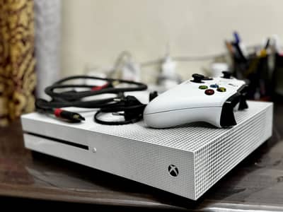 Xbox One S - 500gb [ DISC + DIGITAL SUPPORT ] with 1 controller.