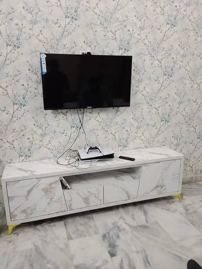 Experience Carpenter Avaiable-Furniture,Doors, And All Woodwork.