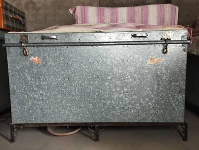 Large Peti | Heavy Jisti Material with Stand